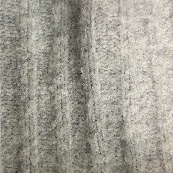 H&M • sweater - Picture 2 of 4